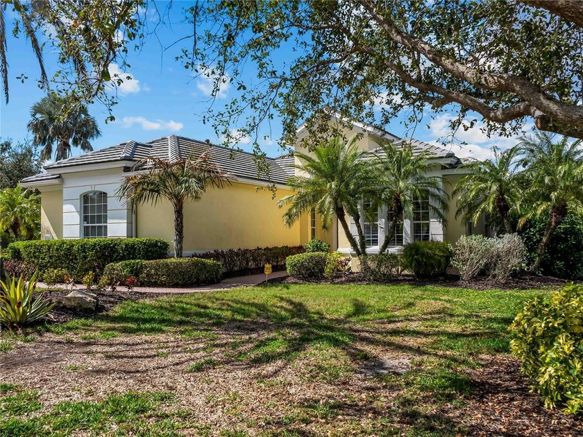 Experience *better than new* luxury in the gated University Park - Beach Home for sale in Bradenton, Florida on Beachhouse.com