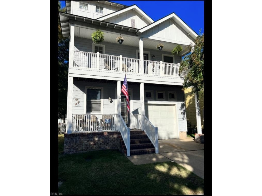 Very well maintained 4 bedroom 2 bath single family condo - Beach Home for sale in Virginia Beach, Virginia on Beachhouse.com