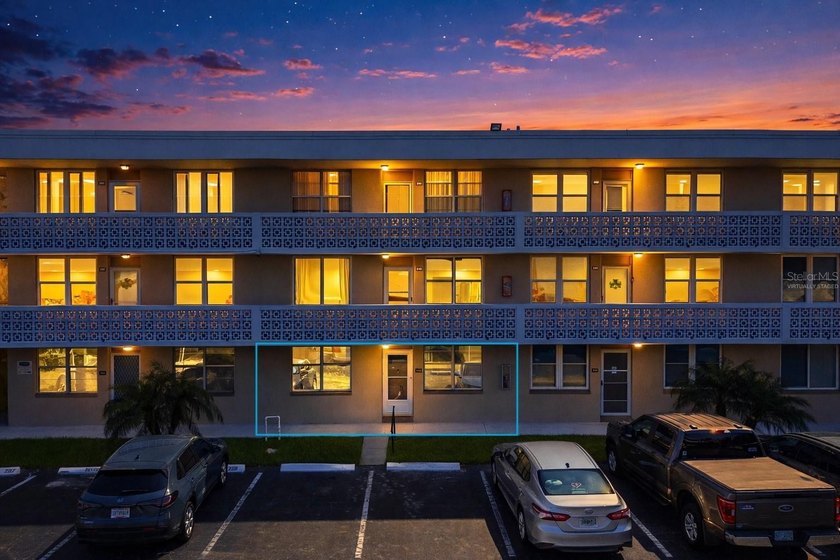 1ST FLOOR WALK-OUT CONDO - BRAND NEW FLOORING - 55+ COMMUNITY - - Beach Condo for sale in St. Petersburg, Florida on Beachhouse.com