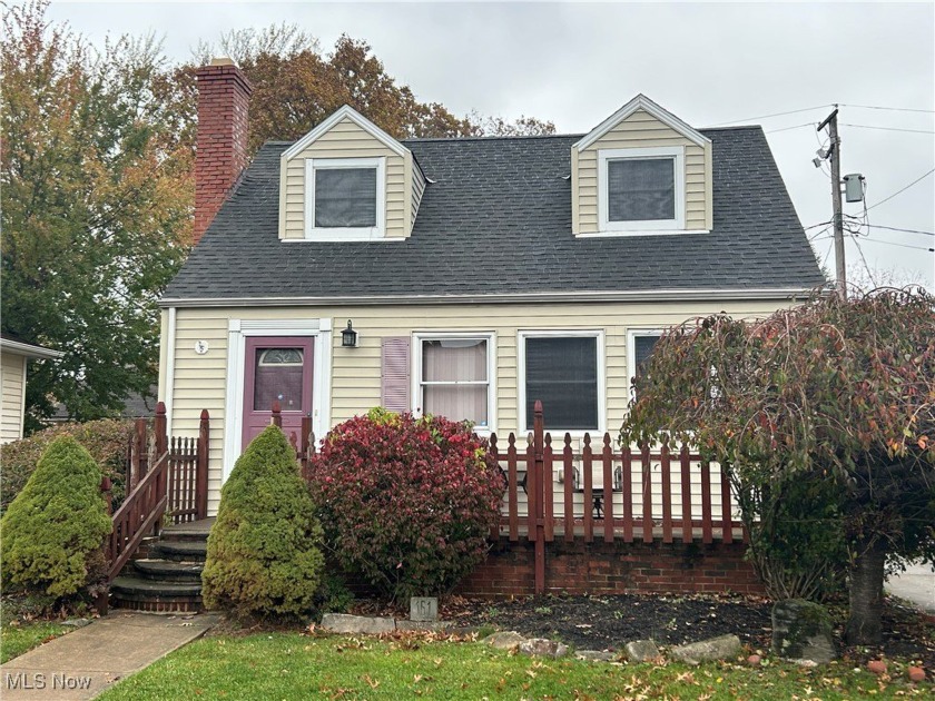 Super 3 Bedroom, 2.5 bath, 1250 Sq Ft Vinyl Sided Bungalow with - Beach Home for sale in Euclid, Ohio on Beachhouse.com