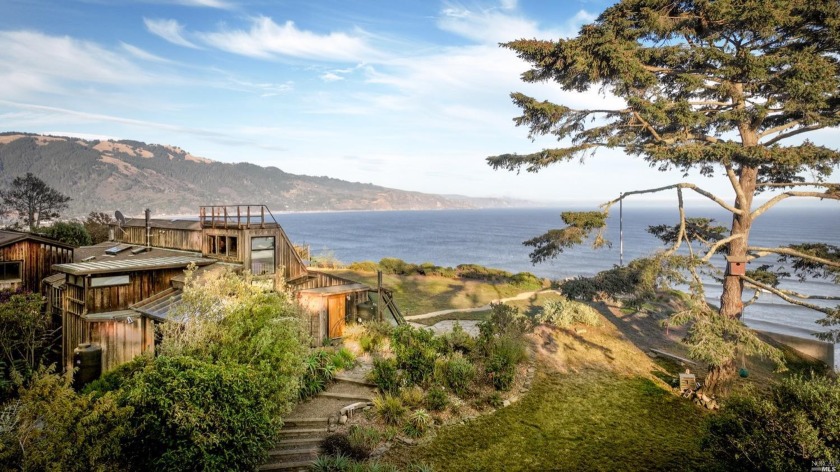 A special hidden oceanfront, private with expansive views and - Beach Home for sale in Bolinas, California on Beachhouse.com