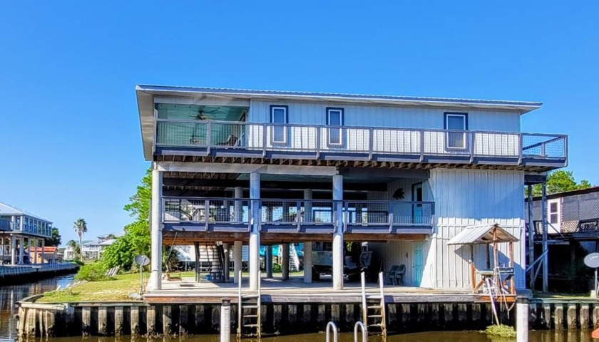 This 3bed/2bath spacious canal front home was constructed in - Beach Home for sale in Horseshoe Beach, Florida on Beachhouse.com