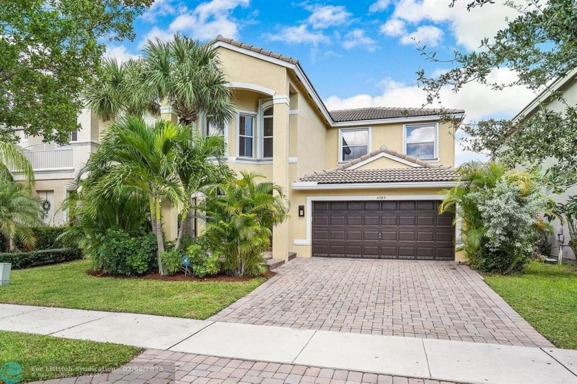 BEAUTIFUL LAKE VIEWS PRIVATE BACKYARD BREAKFAST NOOK OPEN - Beach Home for sale in Delray Beach, Florida on Beachhouse.com