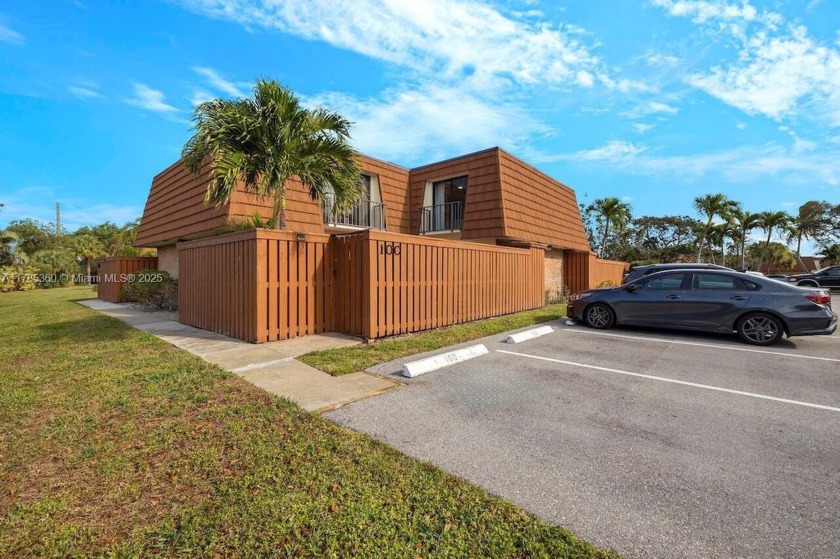 Enjoy this completely Remodel 2/3 townhome in the heart of - Beach Condo for sale in Tequesta, Florida on Beachhouse.com