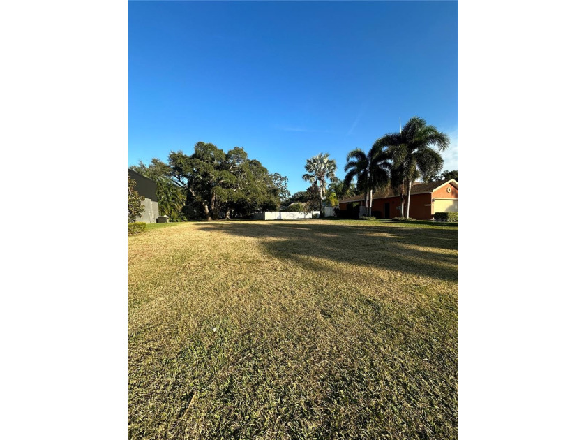 This beautiful lot of land is in an amazing location. The - Beach Lot for sale in St. Petersburg, Florida on Beachhouse.com