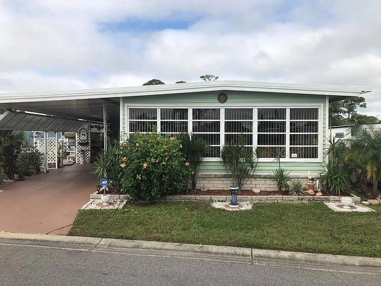This 2-bedroom, 2-bath home delivers an impressive list of - Beach Home for sale in Largo, Florida on Beachhouse.com
