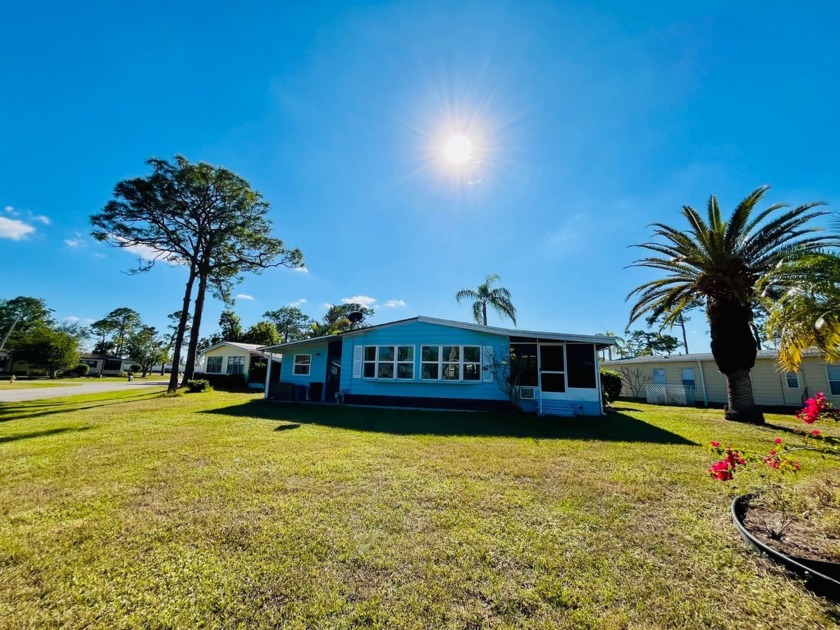 Look no further! This 2-bedroom, 2-bath home in the gated golf - Beach Home for sale in North Fort Myers, Florida on Beachhouse.com