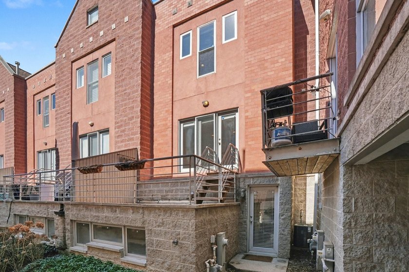 Bright and quiet, well-maintained 3-bedroom fee-simple townhome - Beach Townhome/Townhouse for sale in Chicago, Illinois on Beachhouse.com