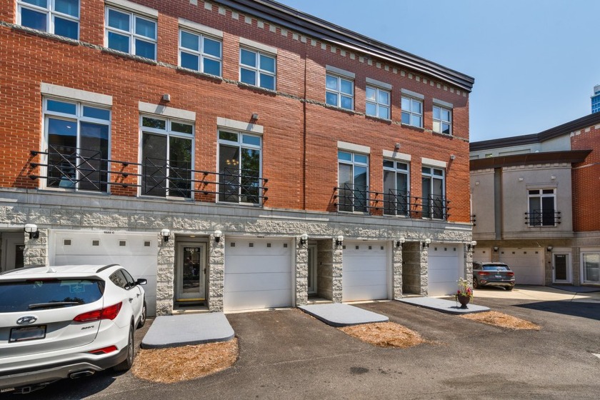 Nestled in a peaceful gated community, this newly-listed - Beach Townhome/Townhouse for sale in Chicago, Illinois on Beachhouse.com