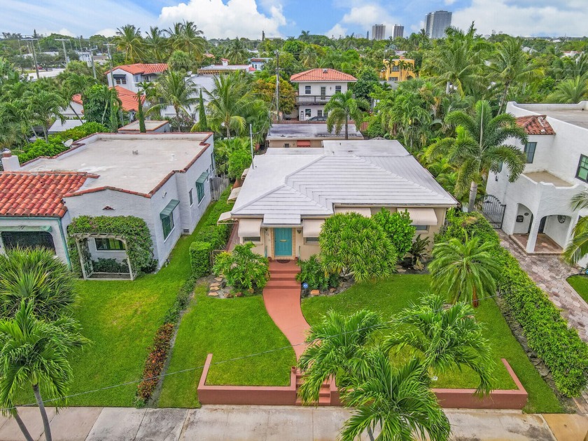 Charming 1952-built home with concrete block, exuding timeless - Beach Home for sale in West Palm Beach, Florida on Beachhouse.com