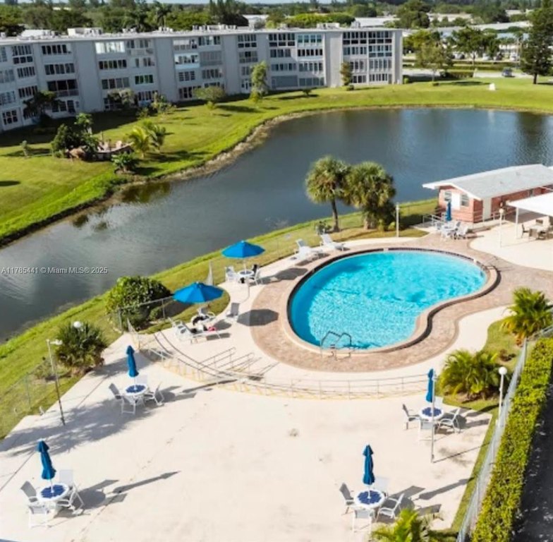 FIRST FLOOR. PRICED TO SELL !!  Park your car right outside the - Beach Condo for sale in West Palm Beach, Florida on Beachhouse.com