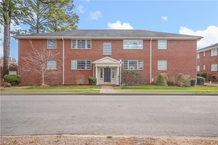 Discover one of Norfolk's largest co-ops--an exceptional - Beach Apartment for sale in Norfolk, Virginia on Beachhouse.com