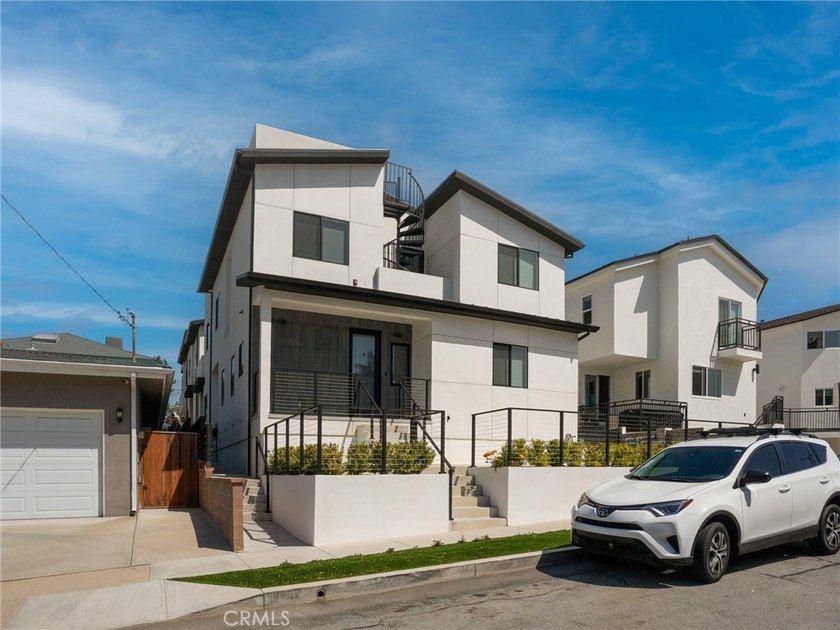 Professionally painted and thoughtfully upgraded throughout - Beach Townhome/Townhouse for sale in El Segundo, California on Beachhouse.com