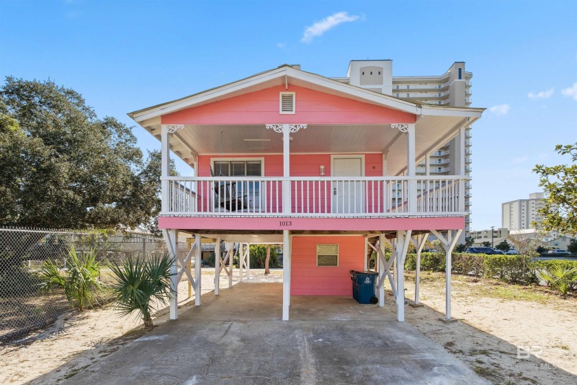 Welcome to the Flamingo Cottage in Gulf Shores! Nestled between - Beach Home for sale in Gulf Shores, Alabama on Beachhouse.com