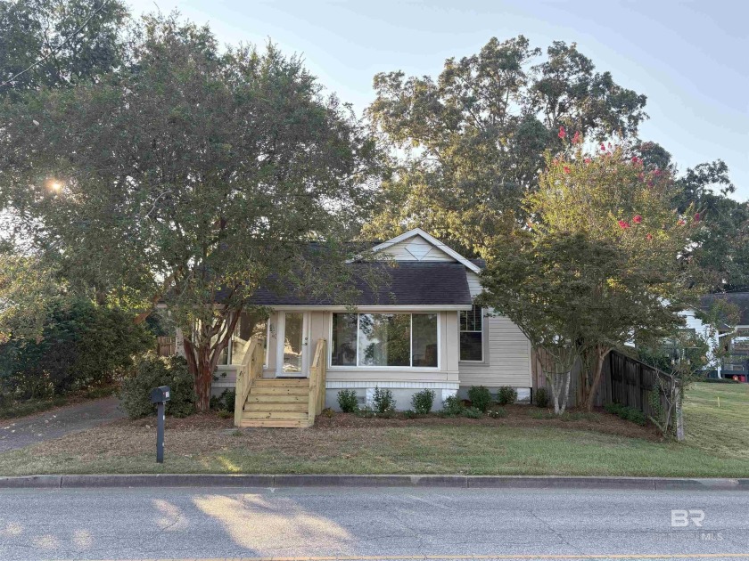 Location is key herepletely Remodeled Downtown Fairhope at it's - Beach Home for sale in Fairhope, Alabama on Beachhouse.com