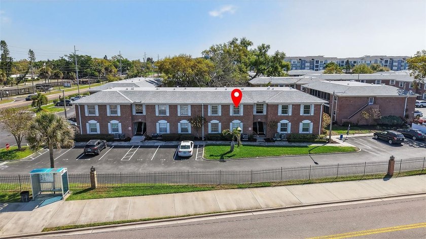 Light, Bright & Move-In Ready St. Petersburg Condo in Patriot - Beach Condo for sale in St. Petersburg, Florida on Beachhouse.com