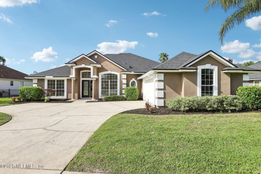 Beautiful 4/2/2 home located in highly desirable Eagle Harbor in - Beach Home for sale in Fleming Island, Florida on Beachhouse.com