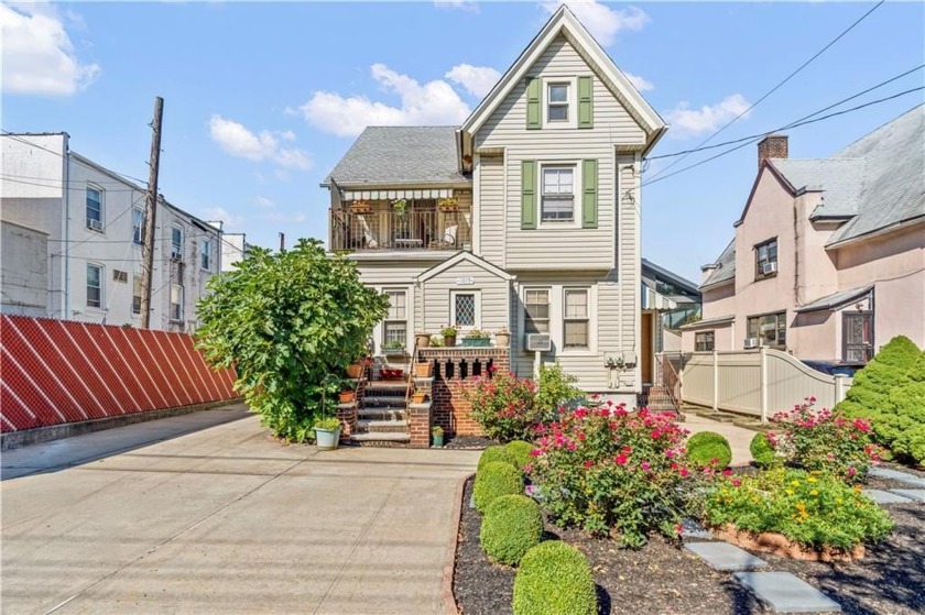 Prime Dyker Heights location! Nestled behind a beautiful fig - Beach Home for sale in Brooklyn, New York on Beachhouse.com