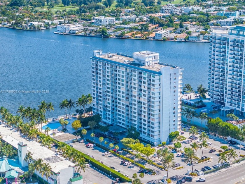 Spacious 1 bed / 1.5 bath penthouse corner unit with 1,057 sq/ft - Beach Condo for sale in North Bay Village, Florida on Beachhouse.com