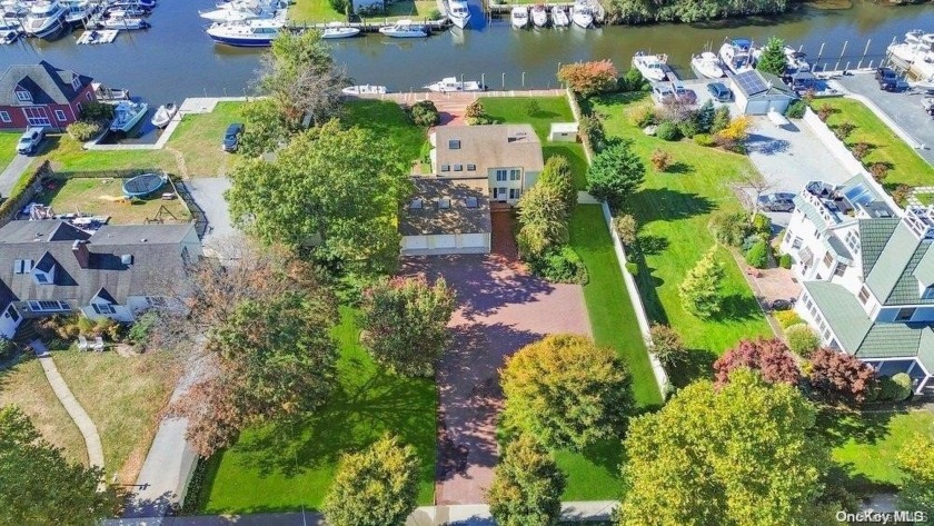 Welcome to this expansive Contemporary home offering 125' of - Beach Home for sale in Bay Shore, New York on Beachhouse.com