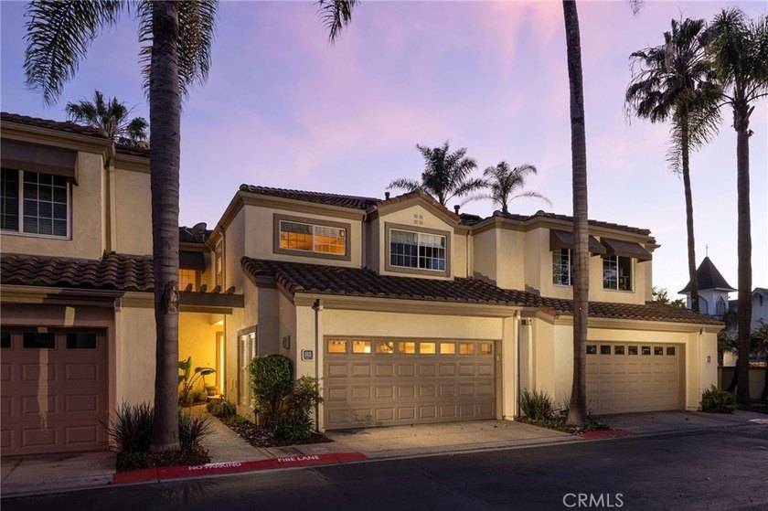 Downtown Huntington Beach at your doorstep! Tucked behind the - Beach Home for sale in Huntington Beach, California on Beachhouse.com