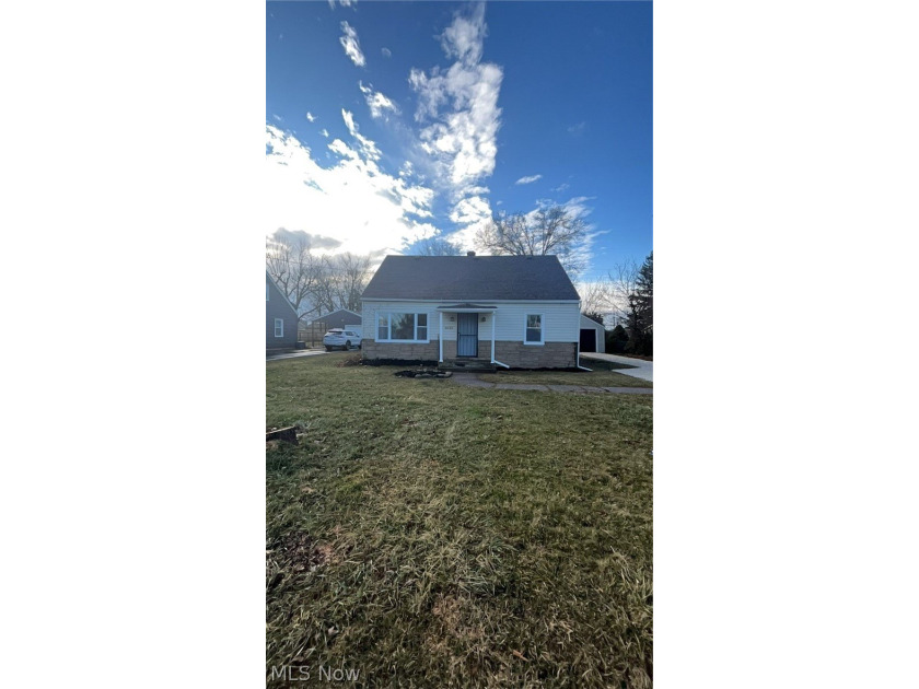 Welcome home to this larger than it looks renovated cape cod - Beach Home for sale in Lorain, Ohio on Beachhouse.com