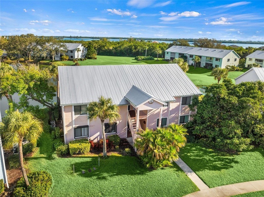 This adorable turnkey 2BR/2BA condo offers lake  golf course - Beach Home for sale in Sebastian, Florida on Beachhouse.com