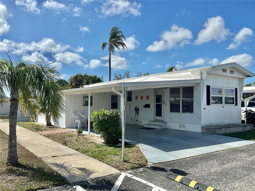 MOTIVATED SELLER SAYS BRING AN OFFER!  NO LOT RENT HERE, LOW HOA - Beach Home for sale in Bradenton, Florida on Beachhouse.com