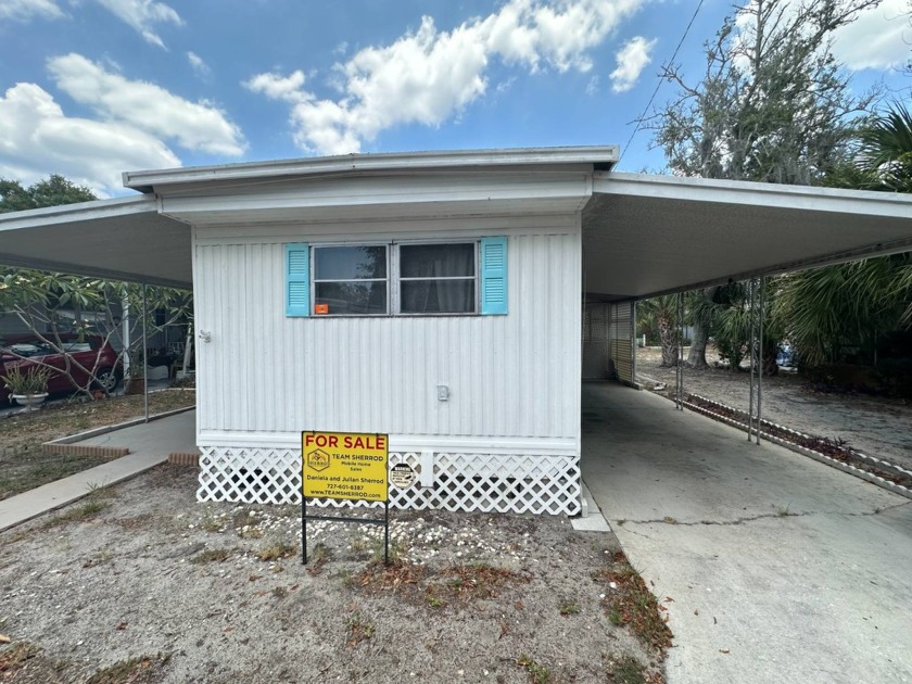 Don't miss this Handy man in an amazing 55+ community near - Beach Home for sale in Palm Harbor, Florida on Beachhouse.com