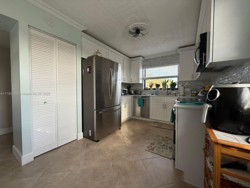 Lovely, & Bright corner apartment.Top Floor, Porcelain Tile - Beach Condo for sale in Sunrise, Florida on Beachhouse.com