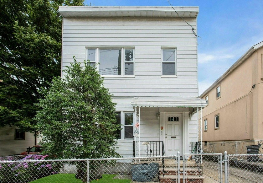 Cared for by the same owner for over fifty years, this - Beach Townhome/Townhouse for sale in College Point, New York on Beachhouse.com
