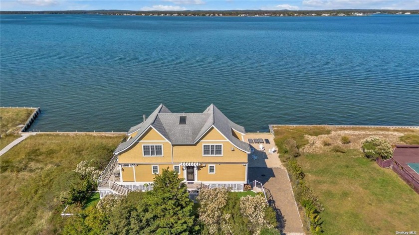 Welcome to 650 Dune Rd a perfect beachside retreat that - Beach Home for sale in Westhampton Beach, New York on Beachhouse.com