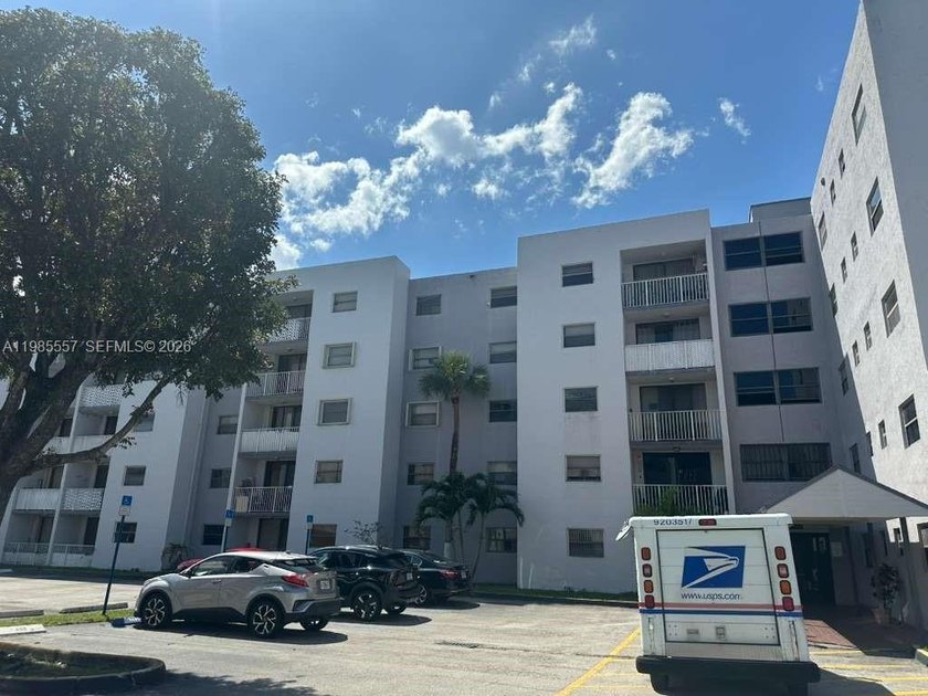Investment opportunity with immediate rental income! Bright and - Beach Condo for sale in Miami, Florida on Beachhouse.com