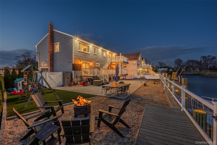 An extraordinary Seaford waterfront estate - impeccably - Beach Home for sale in Seaford, New York on Beachhouse.com