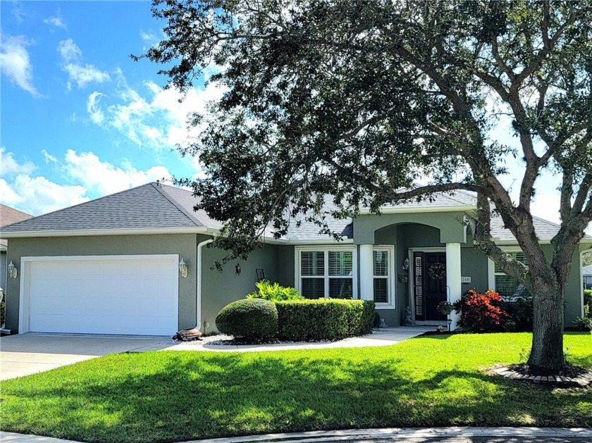 LIKE NEW 3 bed/2 bath pool home on the lake in desirable Hammock - Beach Home for sale in Vero Beach, Florida on Beachhouse.com