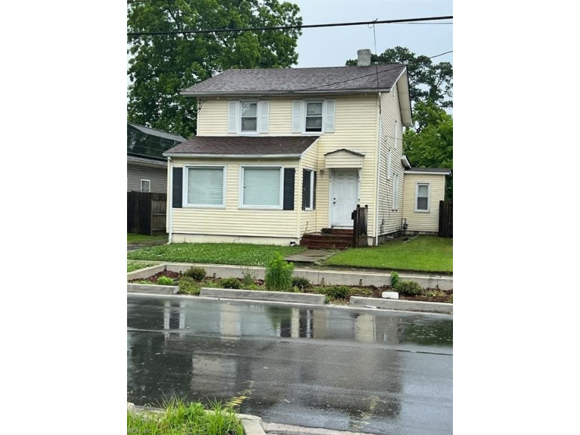 Tenant occupied. Please text Listing Agent for showings - Beach Home for sale in Norfolk, Virginia on Beachhouse.com