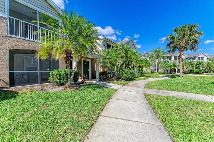 Enjoy breathtaking lake views right from your home , creating a - Beach Condo for sale in Lakewood Ranch, Florida on Beachhouse.com