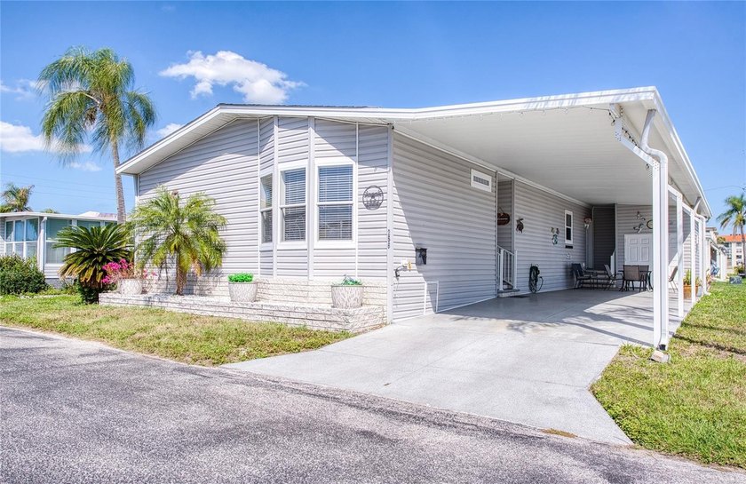 Welcome to this spacious 2015 Jacobsen manufactured home located - Beach Home for sale in Clearwater, Florida on Beachhouse.com