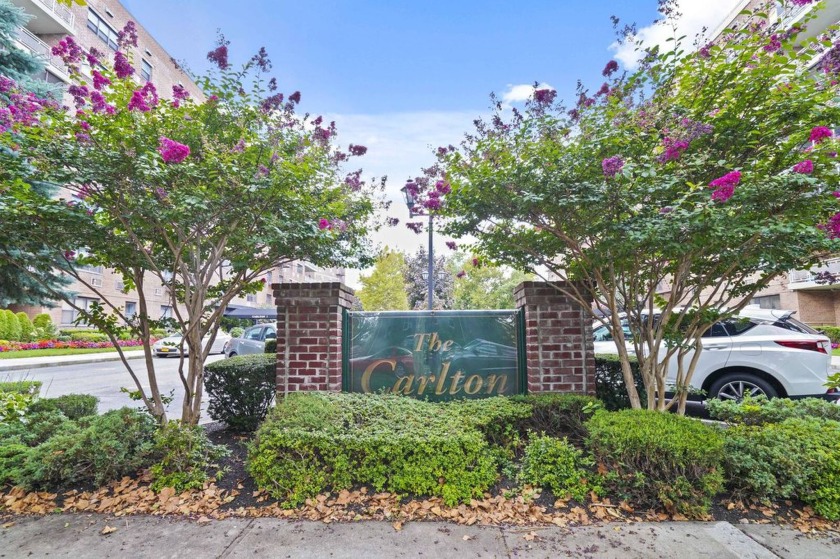 Price reduced on this Large spacious Jr4 2 bedroom 1 bathroom - Beach Condo for sale in Howard Beach, New York on Beachhouse.com