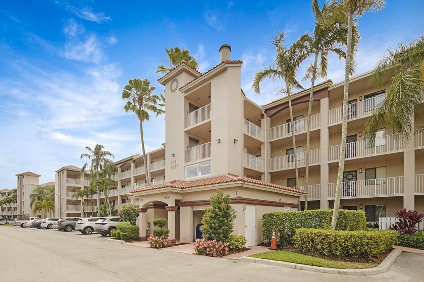 This 2-bedroom, 2-bath condo with a convertible den is located - Beach Condo for sale in Delray Beach, Florida on Beachhouse.com