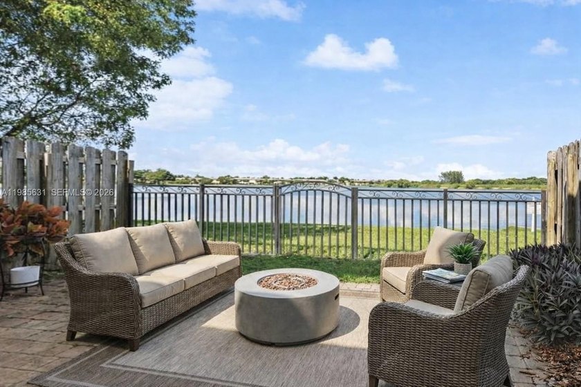 Wake up to tranquil water views and unwind in your private - Beach Townhome/Townhouse for sale in Cutler Bay, Florida on Beachhouse.com