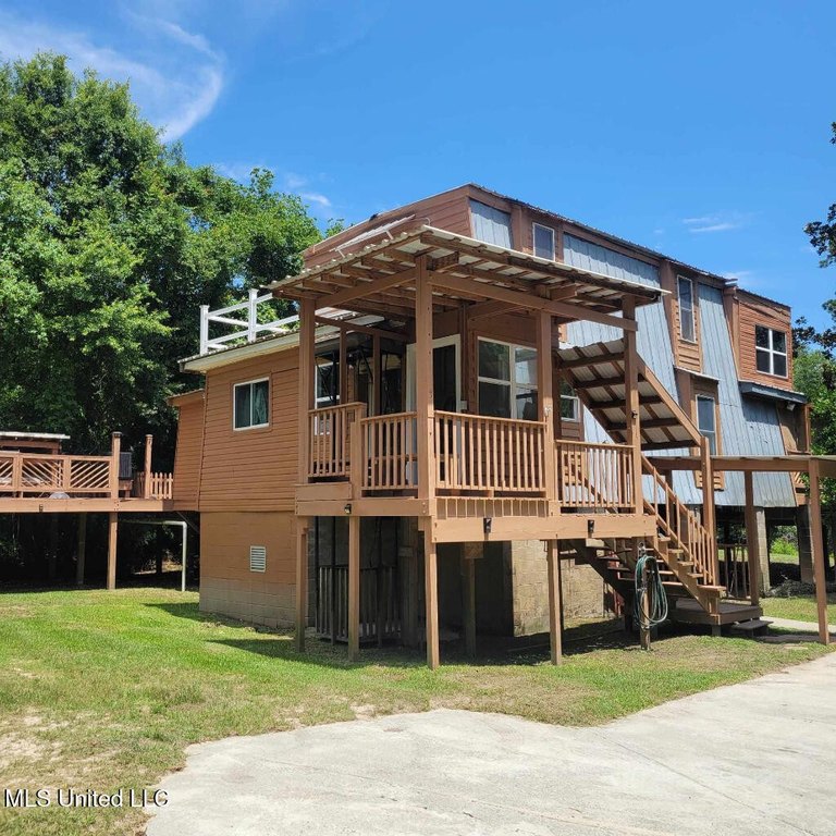 Welcome to your new getaway, a massive 1-bedroom, 2-bathroom - Beach Home for sale in Biloxi, Mississippi on Beachhouse.com