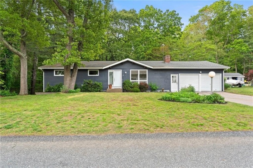 Charming 3 bed, 2 bath ranch in desirable Narragansett with - Beach Home for sale in Narragansett, Rhode Island on Beachhouse.com