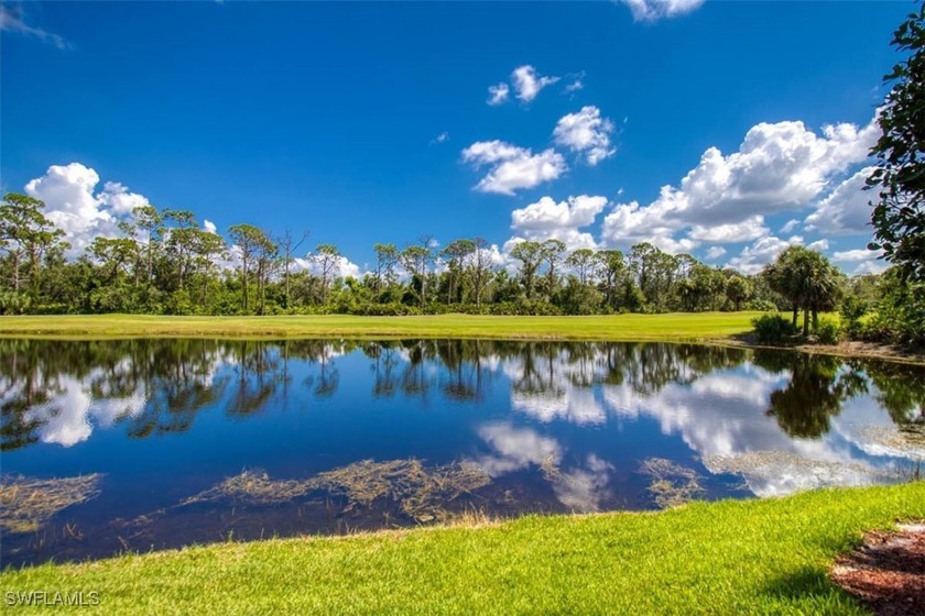 MOVE-IN READY 3/2 carriage house is situated on a lake's edge - Beach Condo for sale in Fort Myers, Florida on Beachhouse.com