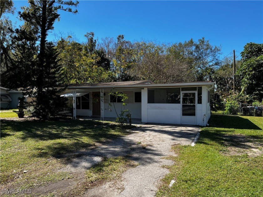 Charming and lovely little home that sits on Powell Creek which - Beach Home for sale in North Fort Myers, Florida on Beachhouse.com