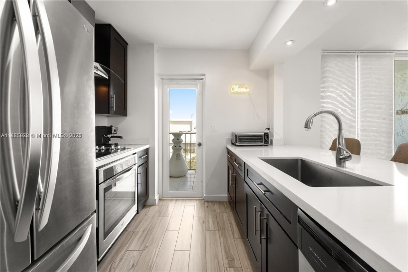 Completely remodeled 1/1 corner penthouse in the gated Nirvana - Beach Condo for sale in Miami, Florida on Beachhouse.com