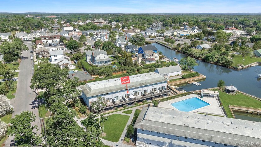 Experience the pinnacle of Hamptons living at The Landings, a - Beach Condo for sale in Westhampton Beach, New York on Beachhouse.com