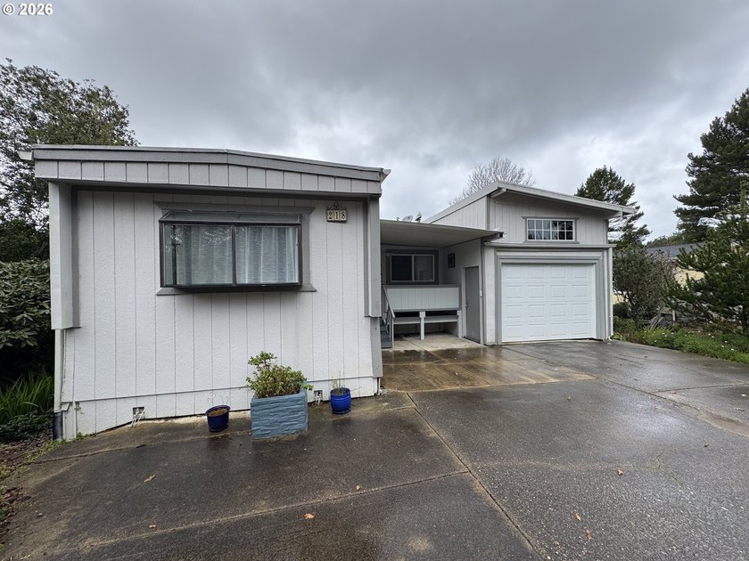 Welcome to Greentrees Village in the heart of Florence. Located - Beach Home for sale in Florence, Oregon on Beachhouse.com