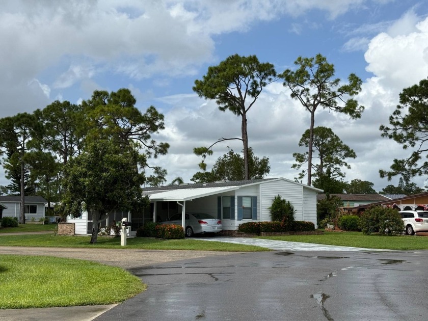 Priced to sell at $42,500 Monthly lot rent is $706 assumable - Beach Home for sale in North Fort Myers, Florida on Beachhouse.com