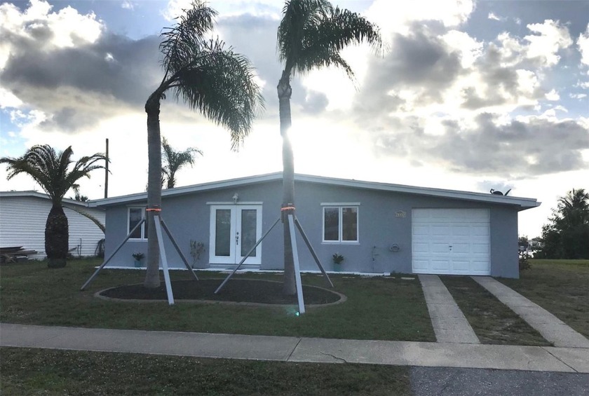 MOTIVATED SELLER!  This SALTWATER Canal 'POOL' Home *NEEDS some - Beach Home for sale in Port Charlotte, Florida on Beachhouse.com